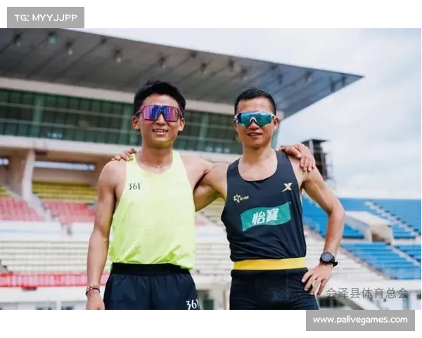 男子半程马拉松精彩颁奖盛典 各路精英齐聚庆祝佳绩