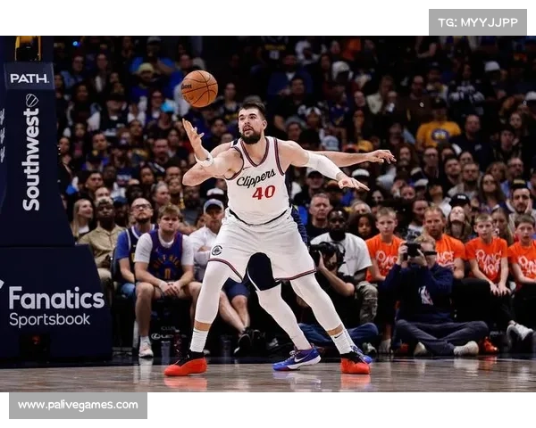 湖人神兵天降！三巨头横扫西部，力压32胜13负，联手掀起20+风暴