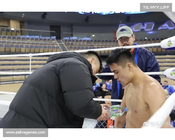 王霜与外教密切沟通共同提升技战术理解与比赛表现