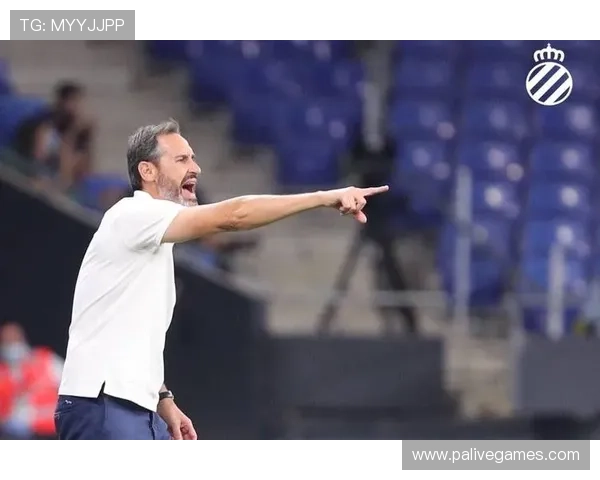 比森特莫雷诺称赞巴萨表现出色感叹球队缺乏核心导致比赛结果遗憾 比森特莫雷诺称赞巴萨表现出色感叹球队缺乏核心导致比赛结果遗憾